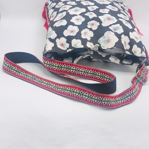 NWOT Floral Messenger Crossbody w/ Camera Strap - Picture 4 of 15